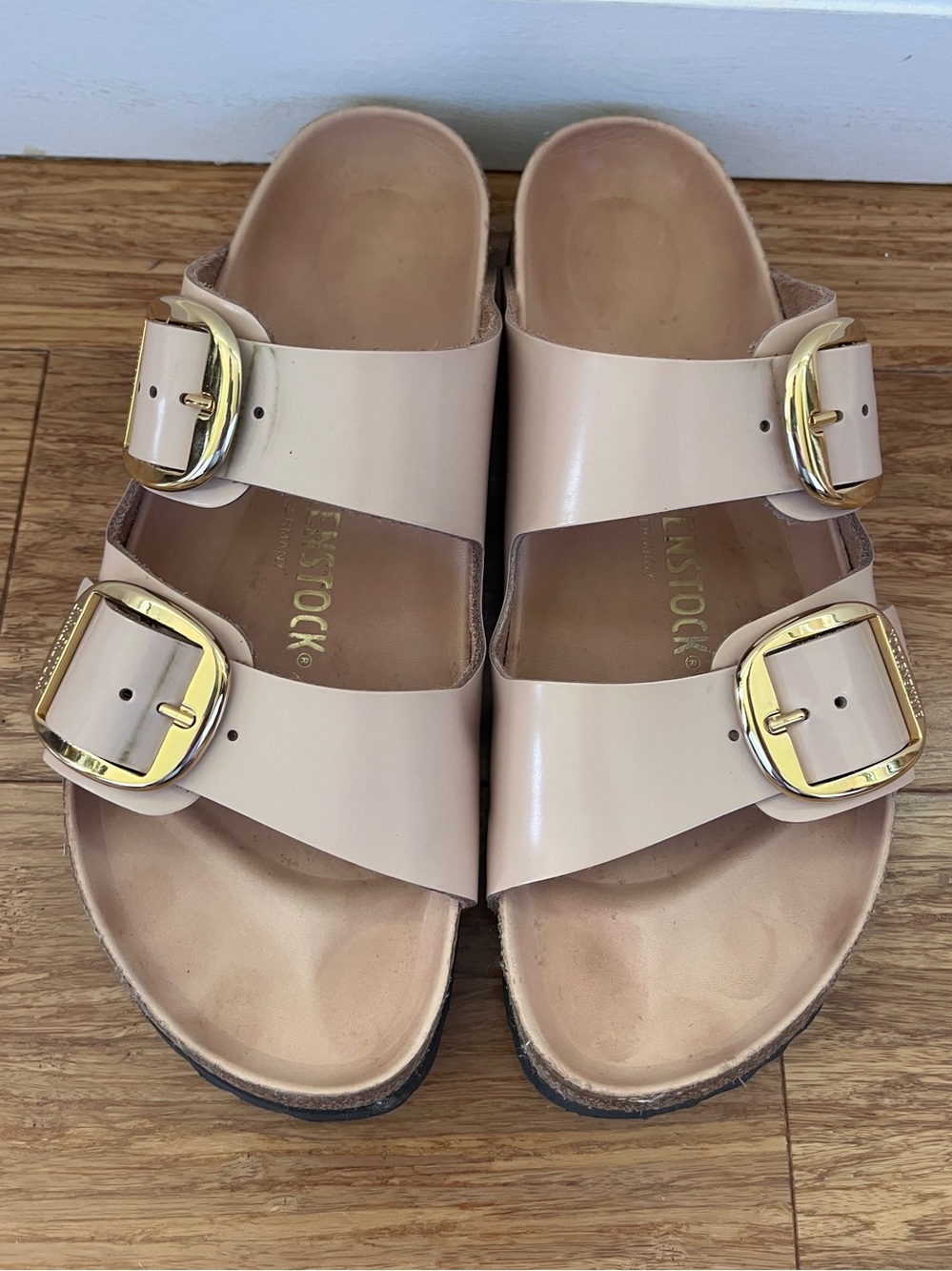 Birkenstock Arizona Big Buckle High Shine Sandals in New Beige EU 40 - EUC